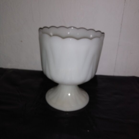 Vintage Milk Glass Vase/Planters - Picture 11 of 15